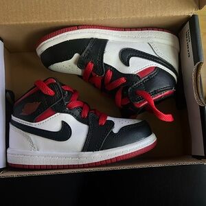 Jordan 1 mid